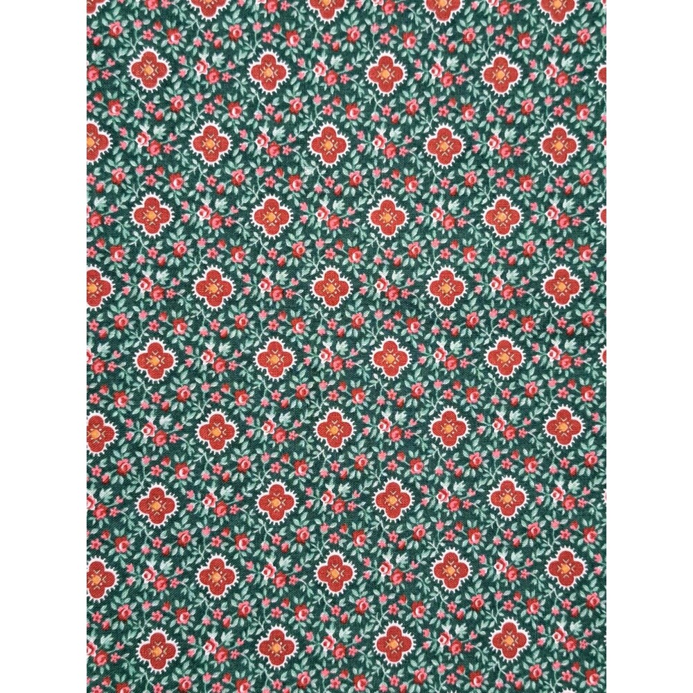 Dark Green Floral Cotton Quilt Fabric 1 Yard